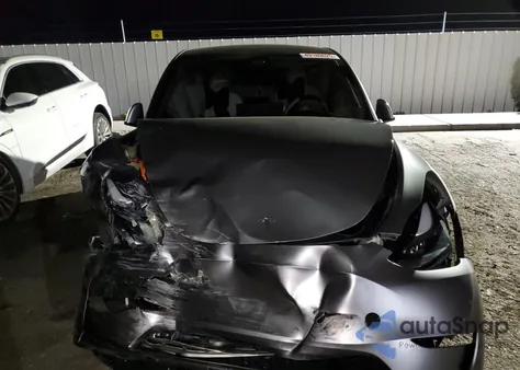 2025 Tesla Model Y из США, поврежденный, VIN 7SAYGAEE6SF304434